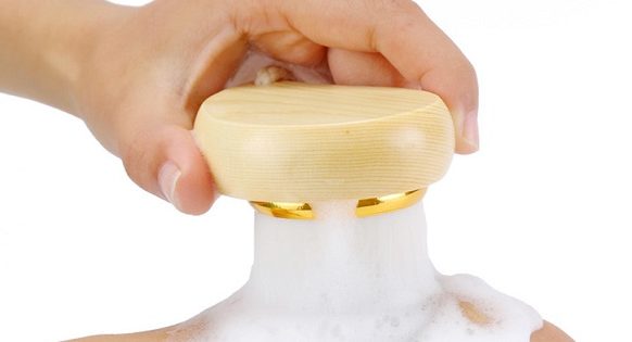 Cách Dùng Bàn Chải Rửa Mặt & Tẩy Da Chết