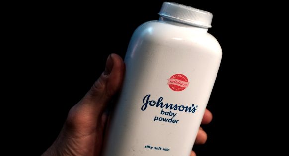 [News] Johnson & Johnson Bị Lên Án Vì Phấn Baby Chứa Asbestos Gây Ung Thư